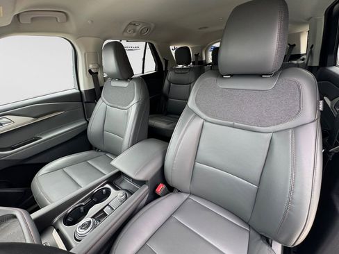 Used 2025 Ford Explorer Active w/ Active Comfort Package AWD/4WD image 19