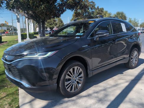 Used 2021 Toyota Venza XLE w/ Softex Package image 5