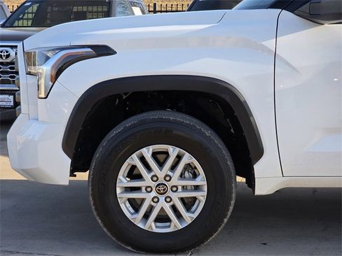 Used 2022 Toyota Tundra SR5 w/ SR5 Convenience Package image 5