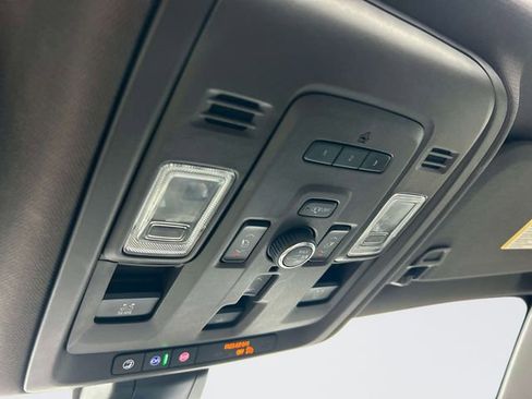 Used 2022 GMC Yukon Denali image 42