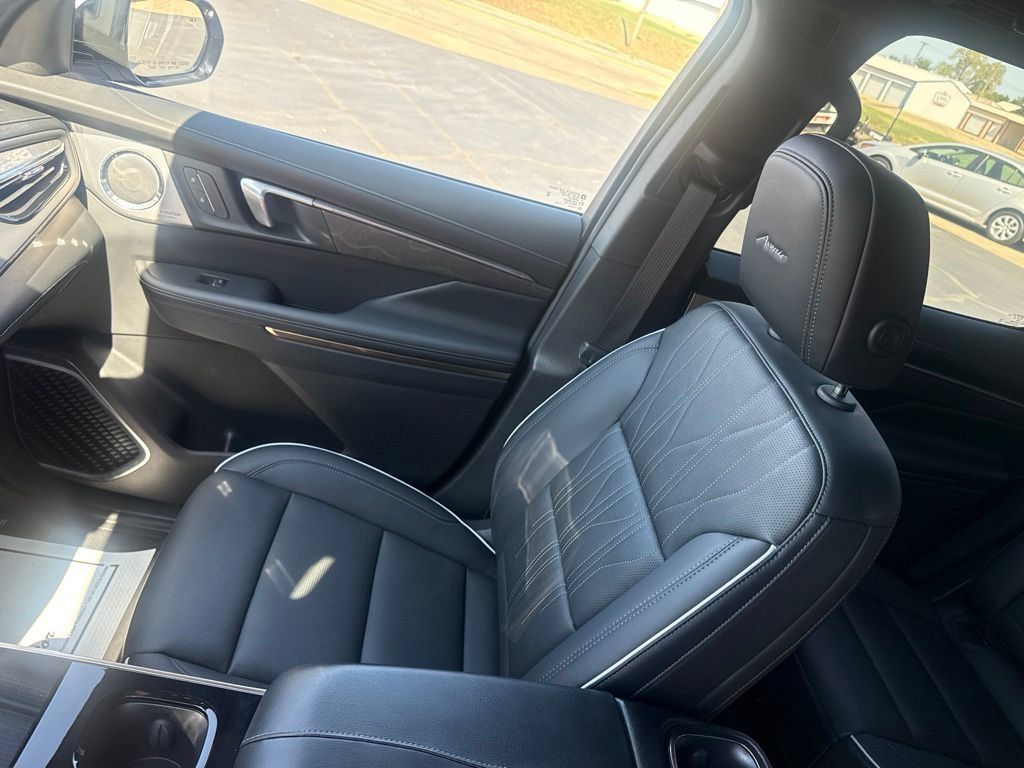 Used 2026 Buick Enclave Avenir w/ Super Cruise Package AWD/4WD image 24