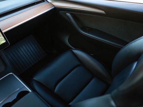 Used 2024 Tesla Model Y Performance image 29