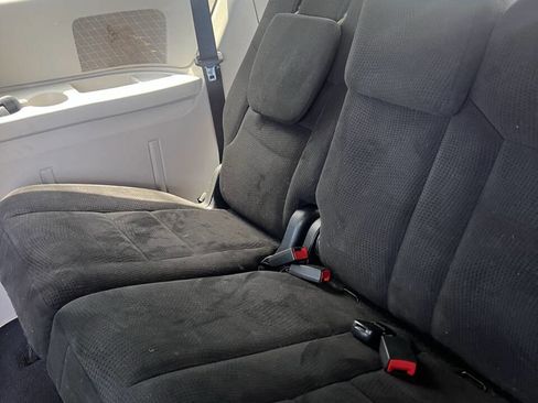 Used 2015 Dodge Grand Caravan SE image 18