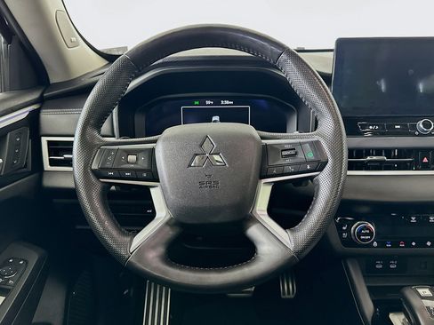 Used 2025 Mitsubishi Outlander SEL image 18