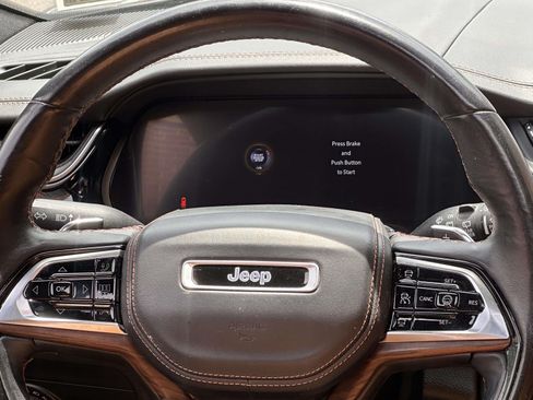 Used 2022 Jeep Grand Cherokee Summit w/ Luxury Tech Group V AWD/4WD image 19