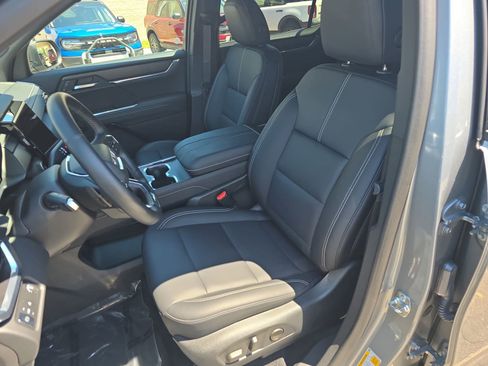 Used 2024 GMC Acadia Elevation w/ Black Edition FWD image 17