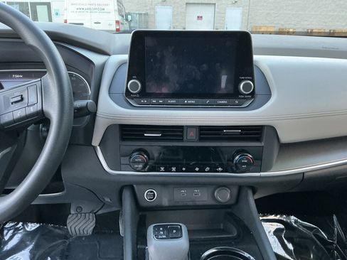 Used 2023 Nissan Rogue SV AWD/4WD image 13