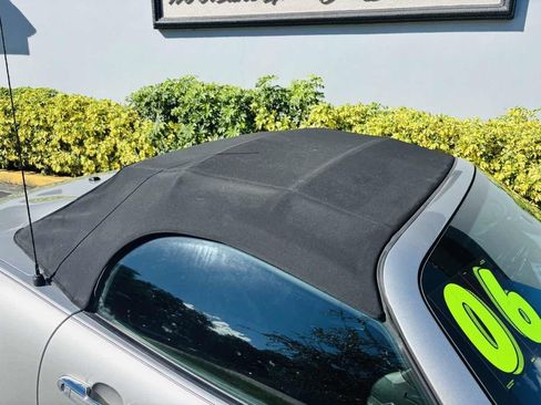 Used 2006 Pontiac Solstice Convertible w/ Premium Package image 12