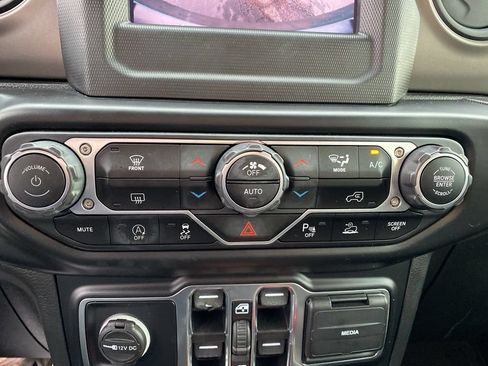 Used 2022 Jeep Wrangler Unlimited Sport AWD/4WD image 27