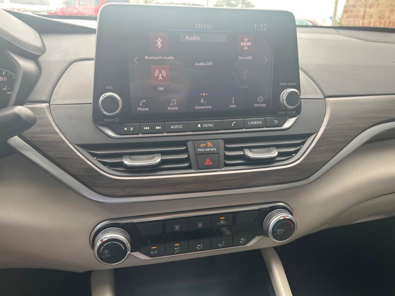 Used 2024 Nissan Altima 2.5 SV FWD image 13