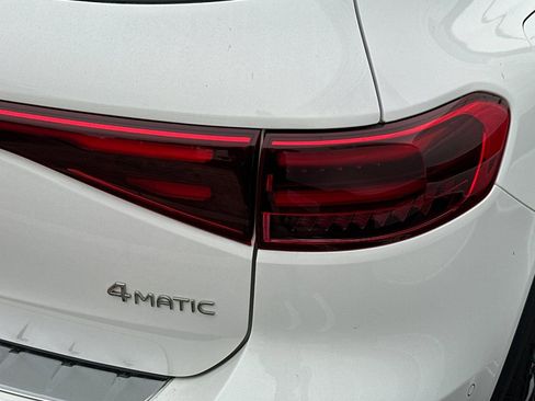 Used 2024 Mercedes-Benz EQB 300 4MATIC image 15