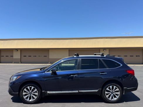 Used 2018 Subaru Outback 3.6R Touring AWD/4WD image 5