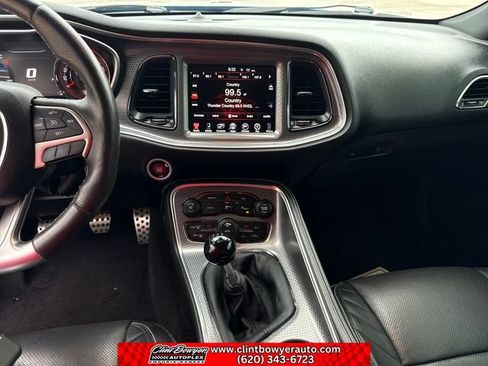 Used 2016 Dodge Challenger SRT Hellcat RWD image 18