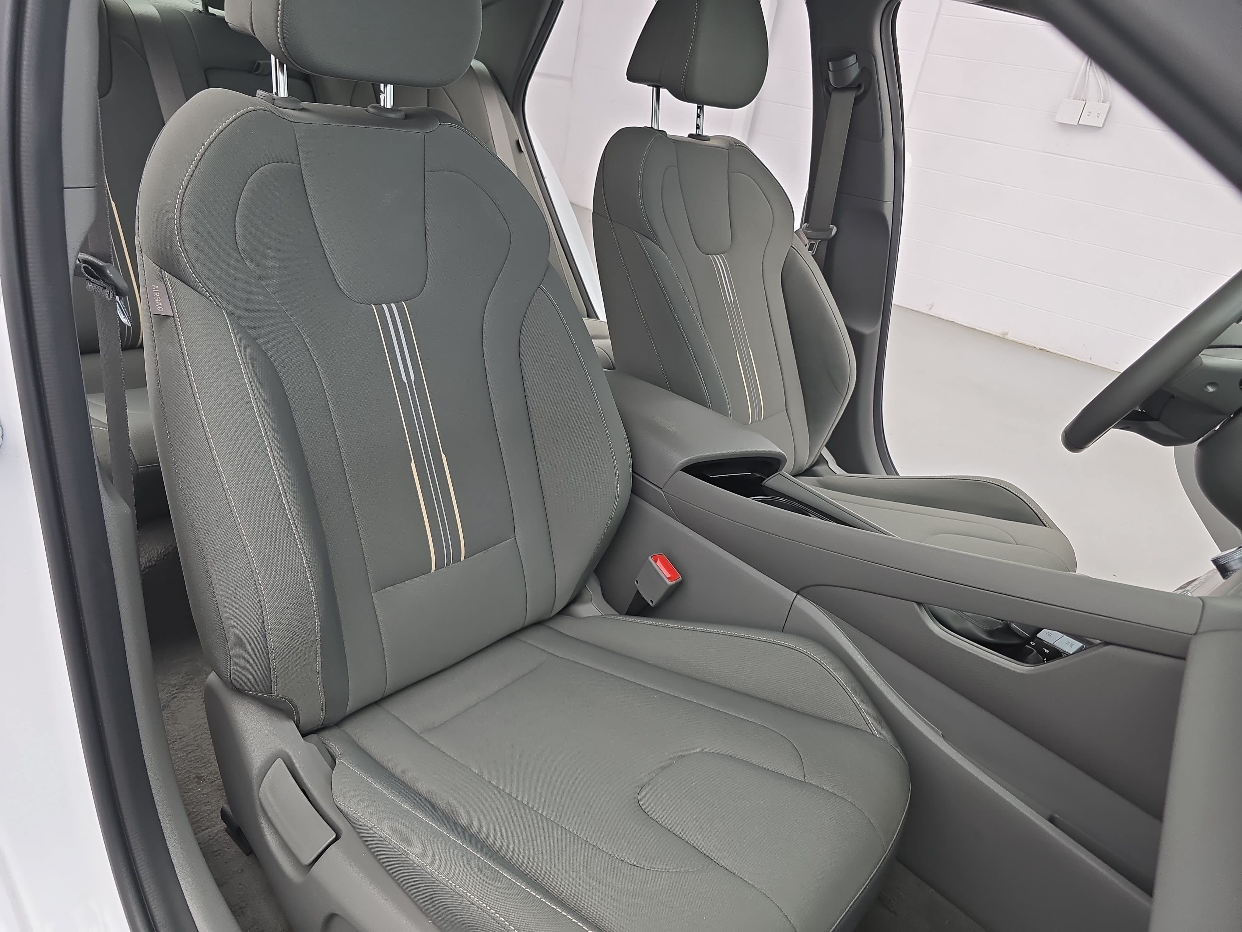 Used 2025 Hyundai Elantra SEL FWD image 10