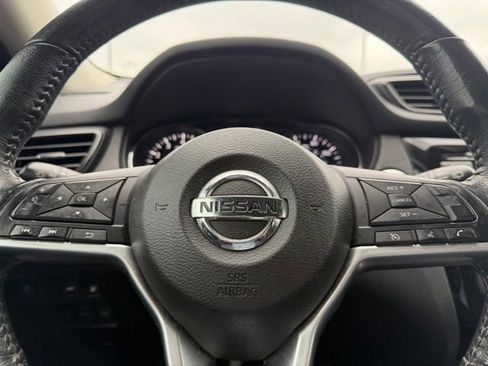Used 2018 Nissan Rogue SV FWD image 13