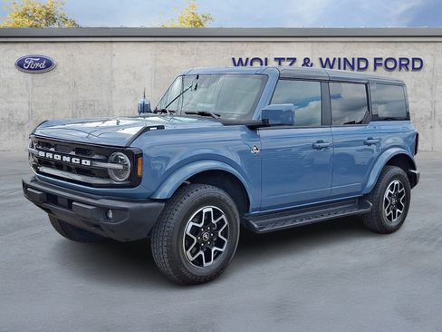 Used 2025 Ford Bronco Outer Banks AWD/4WD image 3