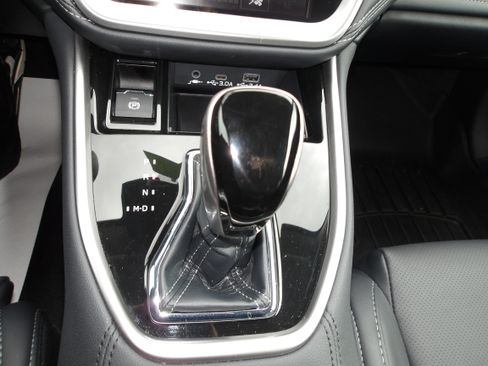 Used 2025 Subaru Outback Limited image 21