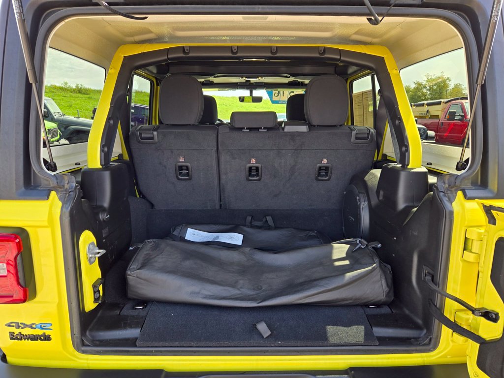 Used 2022 Jeep Wrangler Unlimited Rubicon 4xe AWD/4WD image 30