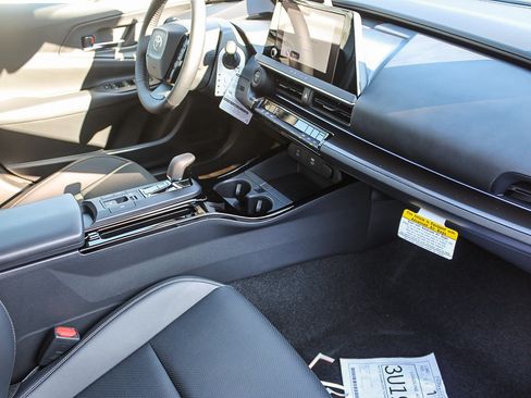 New 2026 Toyota Prius FWD image 18