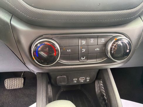 Used 2022 Chevrolet TrailBlazer LS FWD image 25