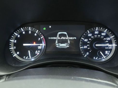 Used 2021 Toyota Highlander XLE AWD/4WD image 13