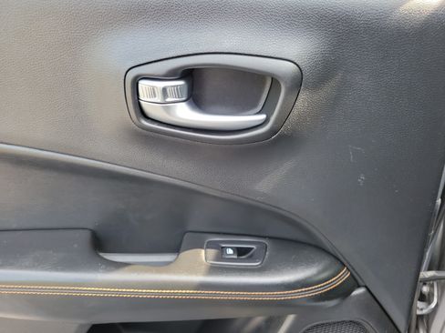 Used 2019 Jeep Compass Limited AWD/4WD image 12