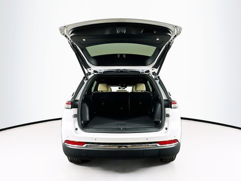 Used 2023 Jeep Grand Cherokee Limited w/ Luxury Tech Group II image 29