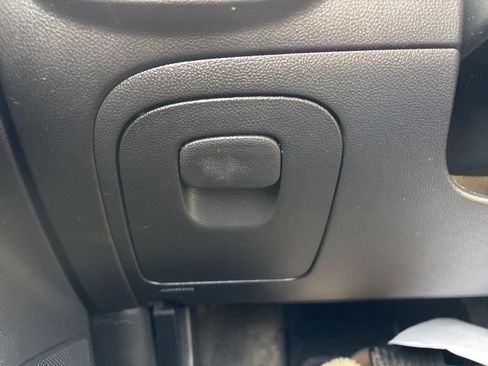 Used 2022 Chevrolet Trax LT w/ LT Convenience Package image 25