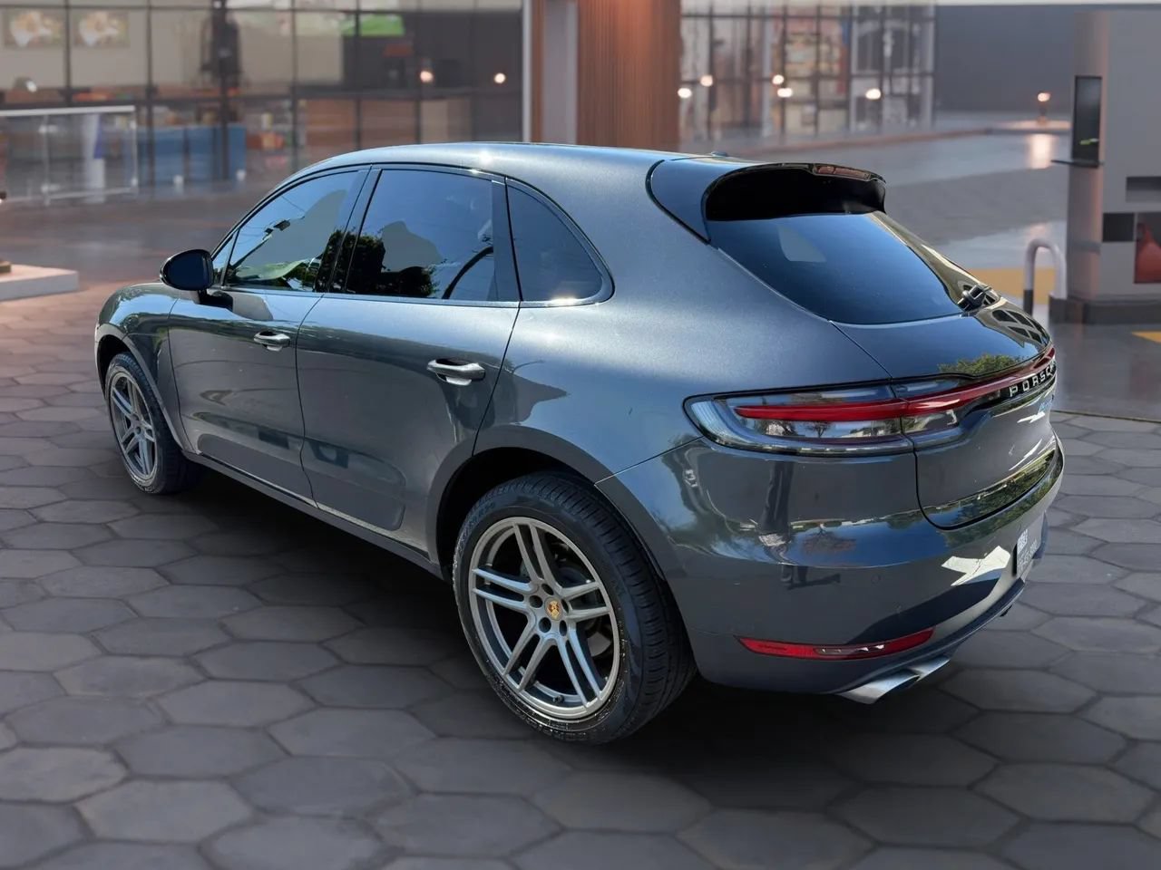Used 2019 Porsche Macan S AWD/4WD image 3