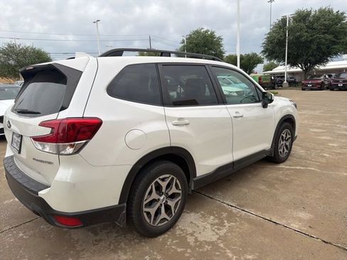 Used 2020 Subaru Forester Premium AWD/4WD image 5