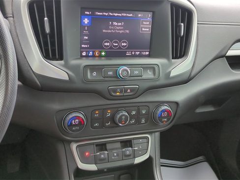 Used 2024 GMC Terrain SLE w/ Driver Convenience Package image 15