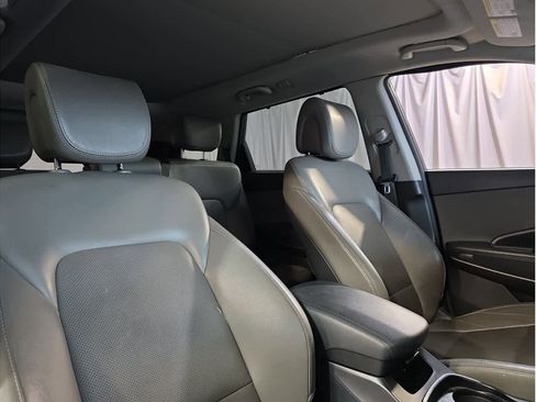 Used 2018 Hyundai Santa Fe SE image 9