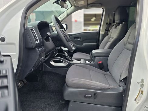 Used 2022 Nissan Frontier SV AWD/4WD image 12