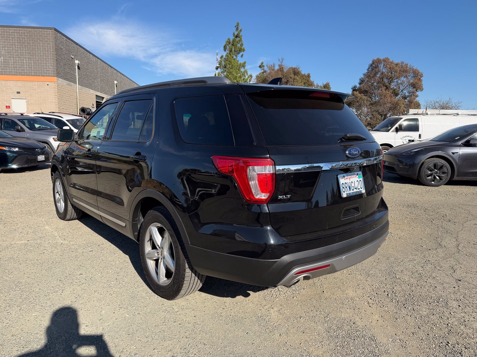 Used 2017 Ford Explorer XLT w/ Equipment Group 202A FWD image 3