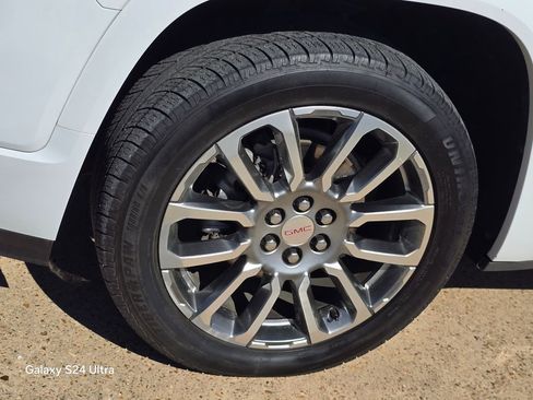 Used 2023 GMC Acadia Denali FWD image 9