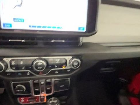 Used 2024 Jeep Wrangler Unlimited AWD/4WD image 36