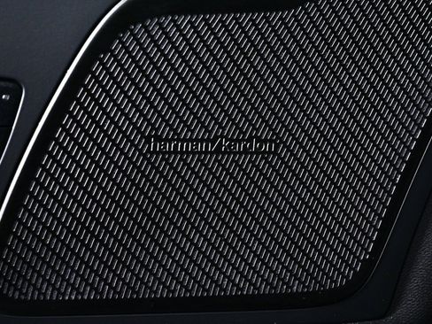 Used 2022 Volvo XC60 T8 R-Design w/ Advanced Package image 7