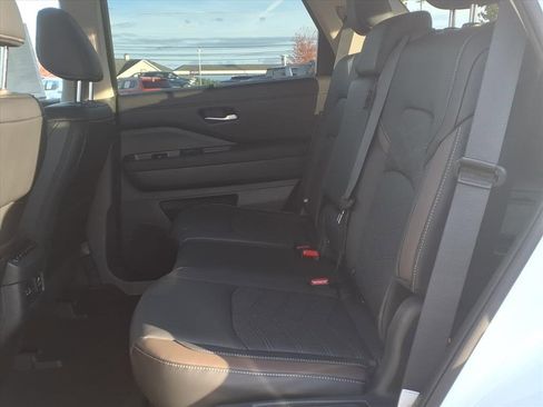 New 2025 Nissan Pathfinder Platinum w/ Cargo Package image 15