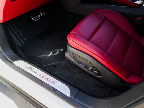 New 2025 Porsche Macan 4S Electric image 14