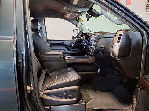 Used 2018 GMC Sierra 3500 Denali w/ Duramax Plus Package image 12