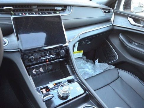 New 2025 Jeep Grand Cherokee Limited w/ Luxury Tech Group II image 20