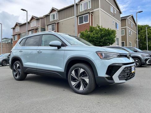 New 2026 Volkswagen Taos SE AWD/4WD image 2