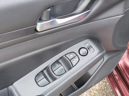 Used 2024 Nissan Altima 2.5 SV FWD image 13