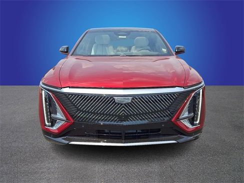 New 2025 Cadillac Lyriq Luxury image 2