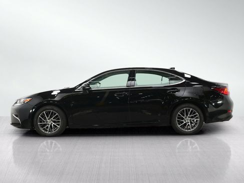 Used 2017 Lexus ES 350 w/ Luxury Package FWD image 2