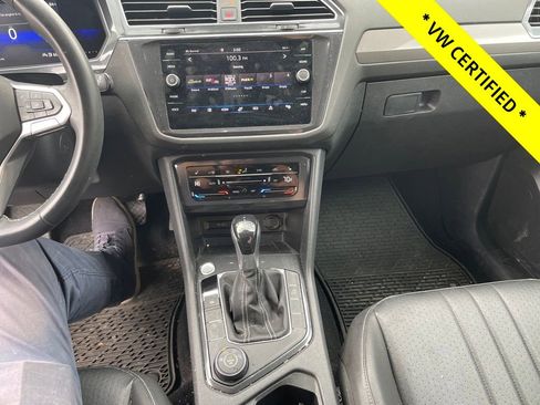 Used 2022 Volkswagen Tiguan SE image 16
