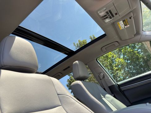 Used 2018 Toyota Highlander Limited Platinum AWD/4WD image 34