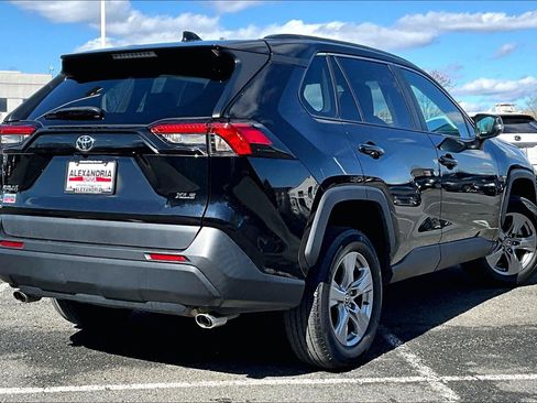 Used 2023 Toyota RAV4 XLE image 12