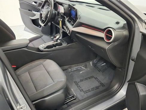 Used 2024 Chevrolet Trax RS w/ Driver Confidence Package image 35