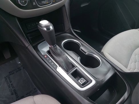 Used 2019 Chevrolet Equinox LS w/ LS Convenience Package FWD image 24